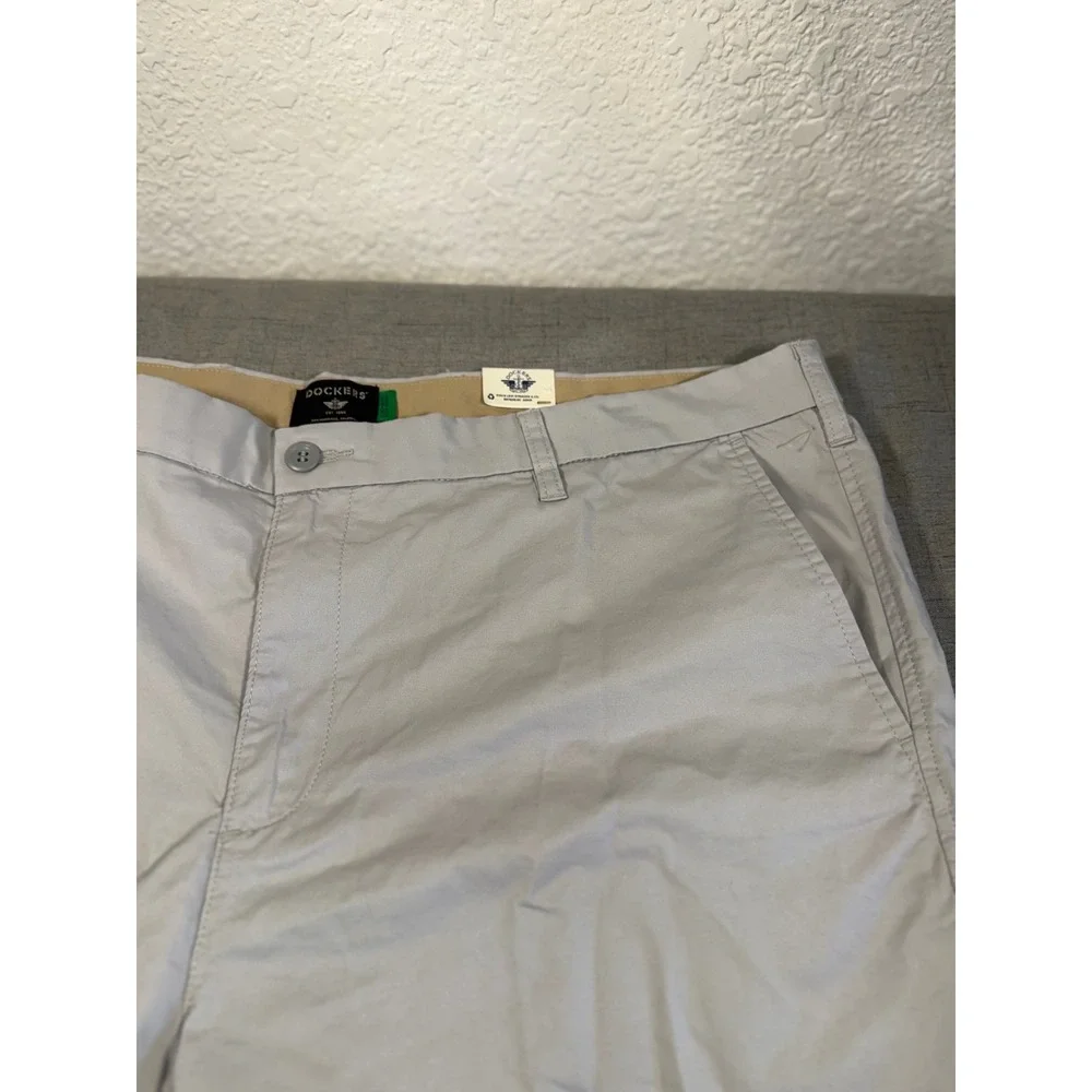 Dockers Ultimate Short Mens 42 Light Grey Flex Comfort Waistband Chino NEW